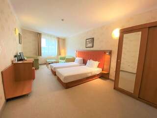 Отель Light Hotel София Улучшенный двухместный номер с 1 кроватью или 2 отдельными кроватями - С правом бесплатного посещения спа-салона-1